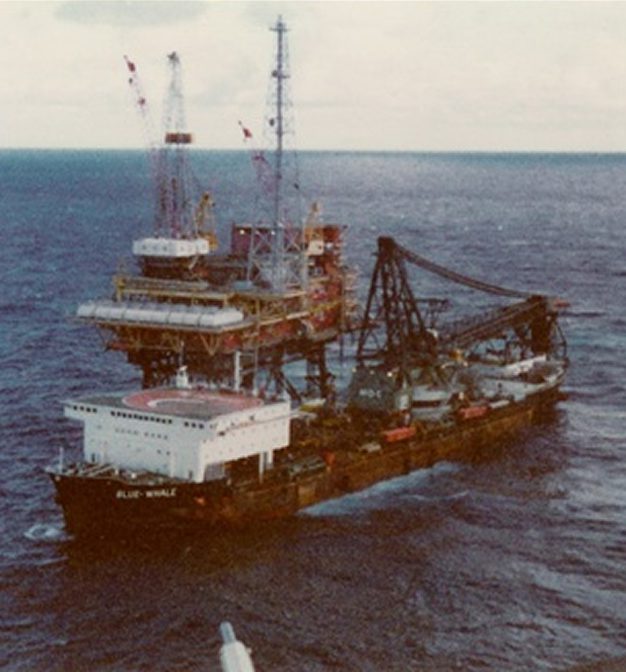 Offshore drilling rig ship on ocean.